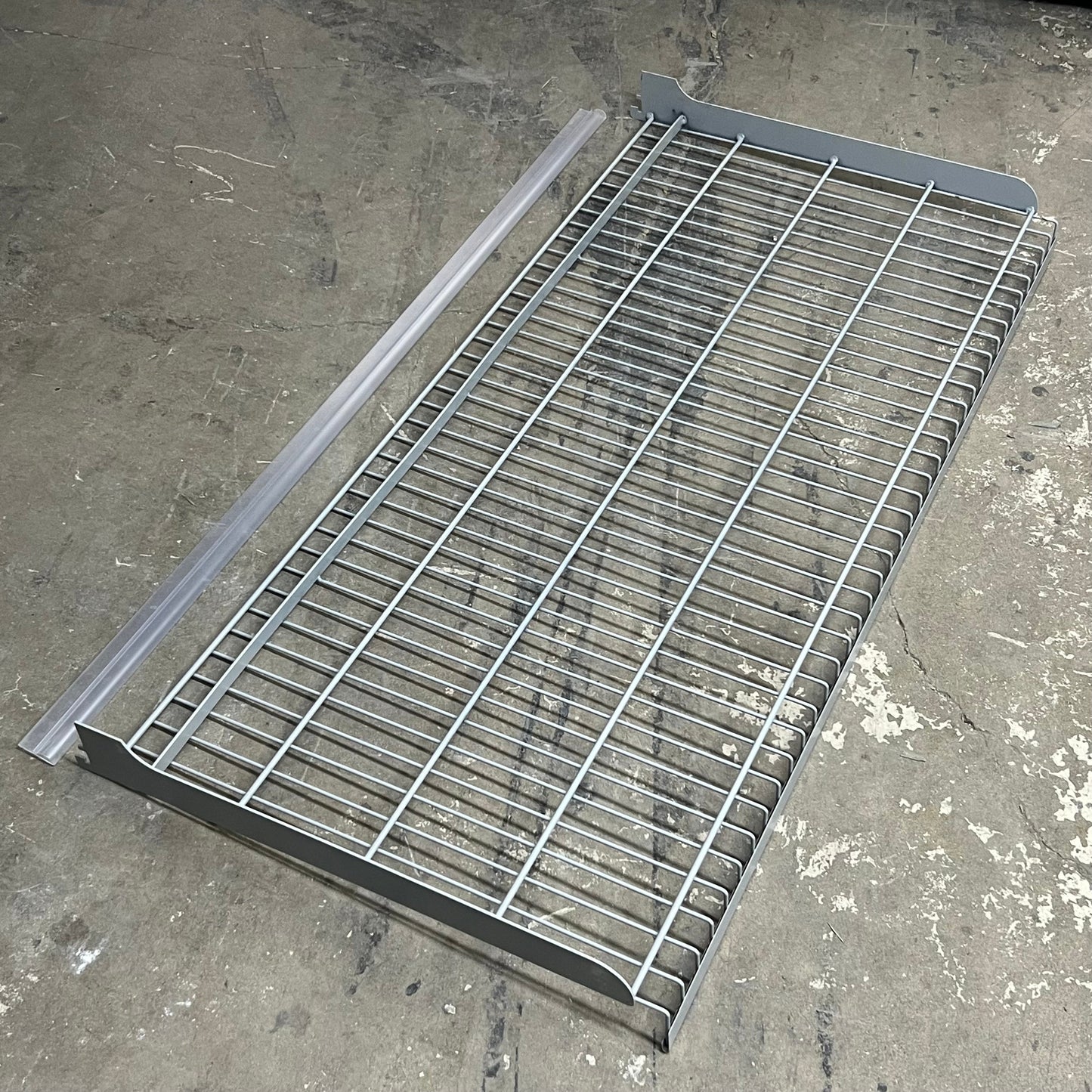 ZA@ UNKNOWN Steel Wire Display Shelf 47.5" x 22" (Qty: 10, 50Lbs)